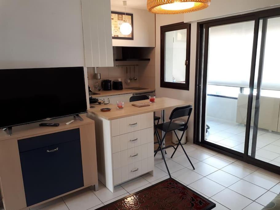 Face A La Pour Cet Agreable T2 Apartment